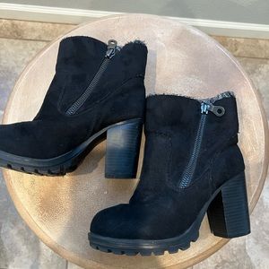 Mossismo Supply double zipper black booties